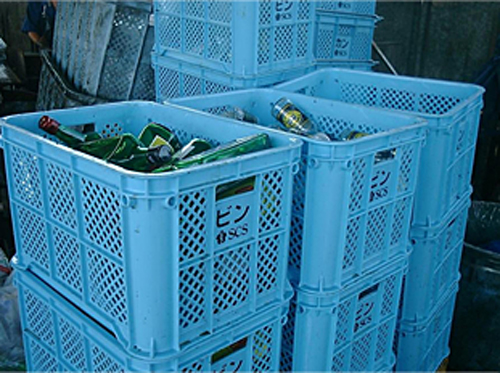 当社は一般廃棄物の収集で発生したビン・缶を全てリサイクルしています